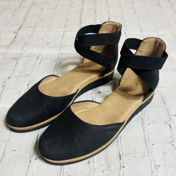 SOUL Naturalizer Women's Size 8 M Intro Black Flat Nubuck Shoes - Picture 1 of 11